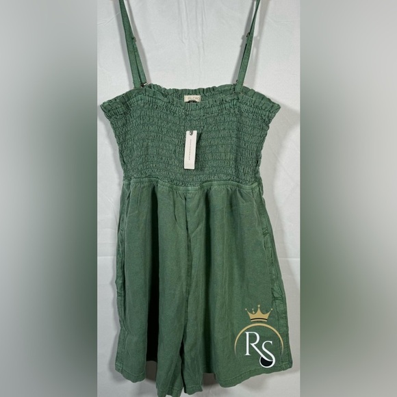 NWT Pilcro Sleeveless Smocked Romper - Picture 2 of 2